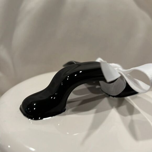 Rae Dunn Disney Pixar The Incredibles Large Cookie Jar “Incredible Mom” NWT - Picture 4 of 8